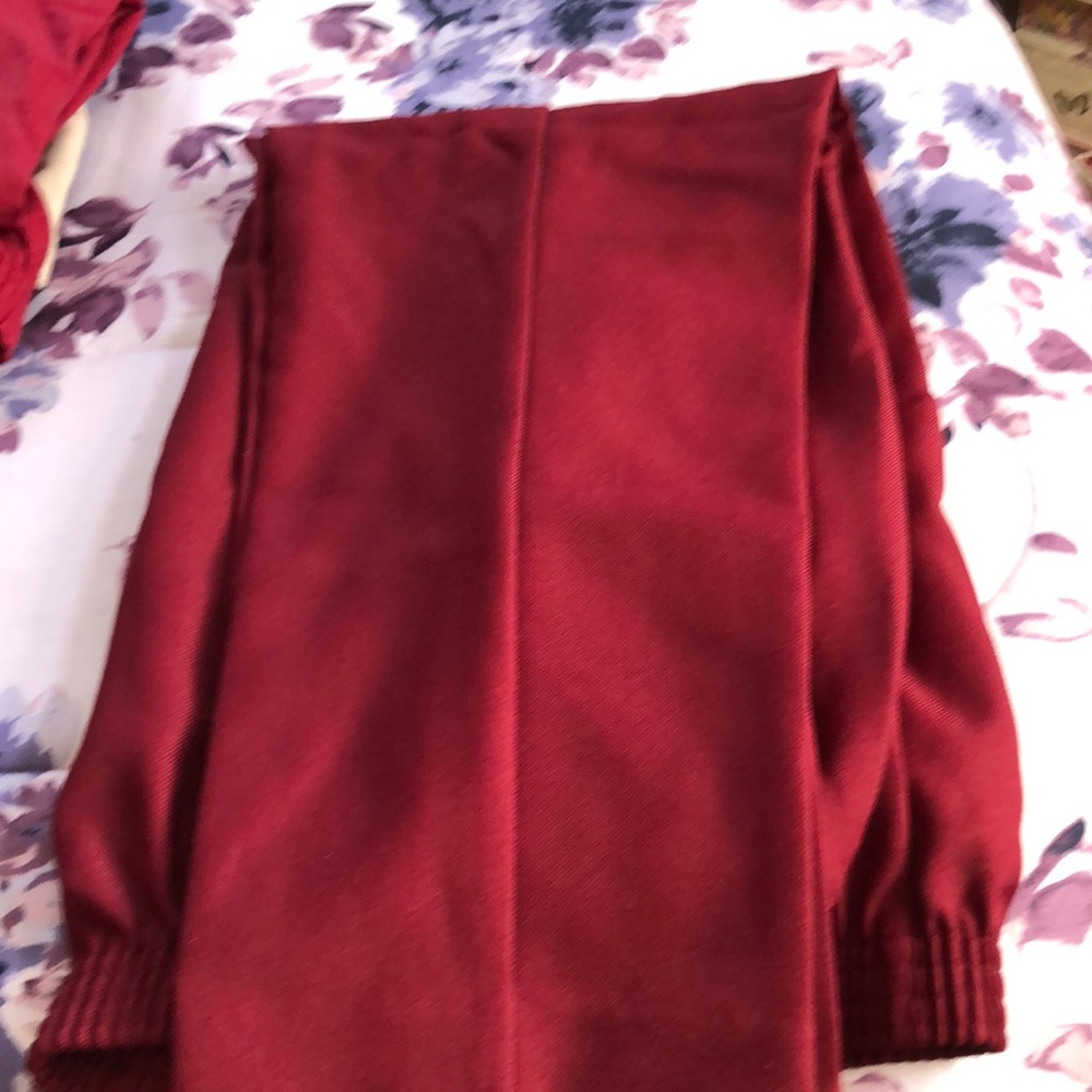 Donnkenny red stretch pants two pockets. New without tags❤️